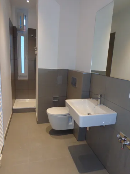 Zweizimmerwohnung mit Einbauküche im Erdgeschoss — photo 1